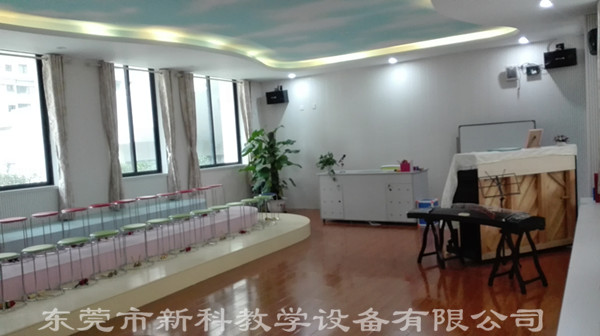 <a href='http://www.lc735.cn/chanpin/58-1.html' target='1' style='font-size:18px; font-weight:bold; color:#000000;'>音樂功能室</a>