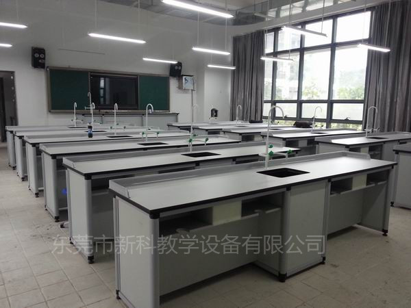 <a href='http://www.lc735.cn/chanpin/53-1.html' target='1' style='font-size:18px; font-weight:bold; color:#000000;'>科學(xué)實(shí)驗(yàn)室</a>設(shè)備