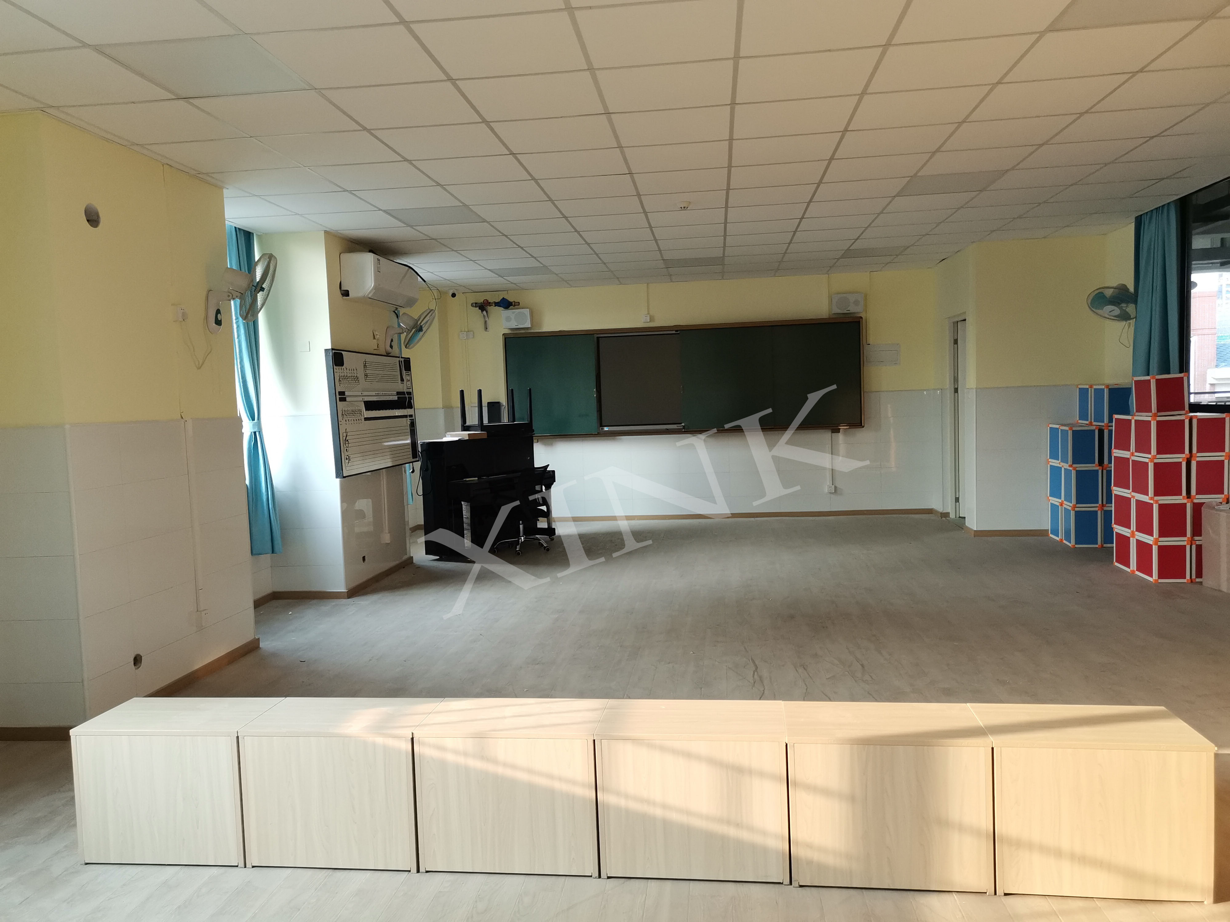 音樂<a href='http://www.lc735.cn/chanpin/59-1.html' target='1' style='font-size:18px; font-weight:bold; color:#000000;'>舞蹈室</a>