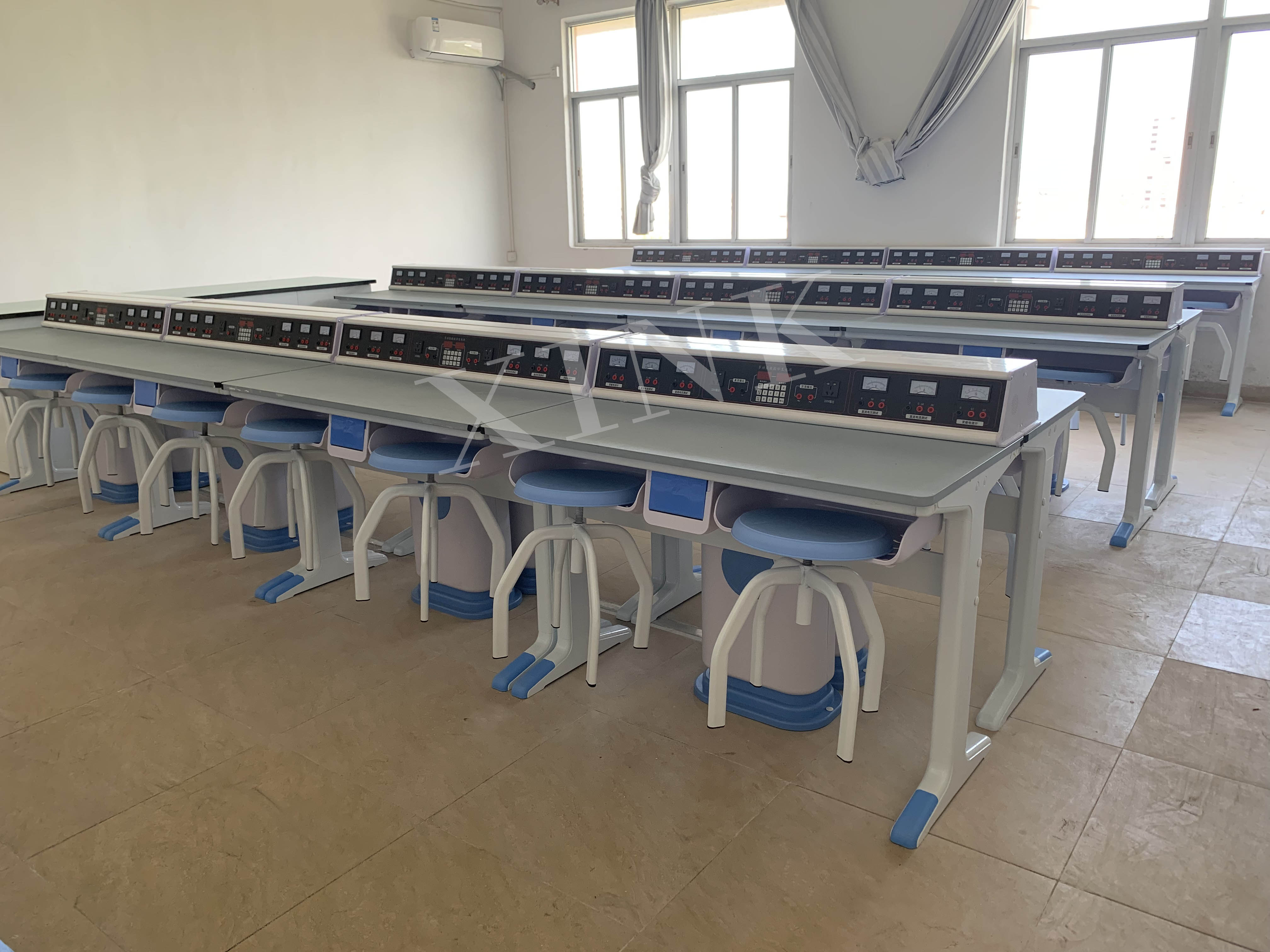 電學<a href='http://www.lc735.cn/' target='1' style='font-size:14px; font-weight:bold; color:#0080ff;'>物理實驗室</a>