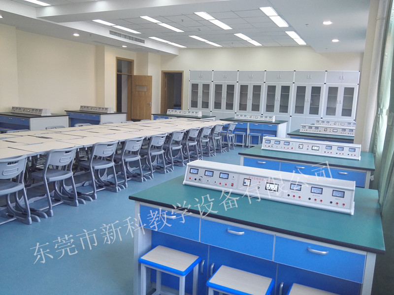<a href='http://www.lc735.cn/' target='1' style='font-size:14px; font-weight:bold; color:#0080ff;'>物理實驗室</a>教室