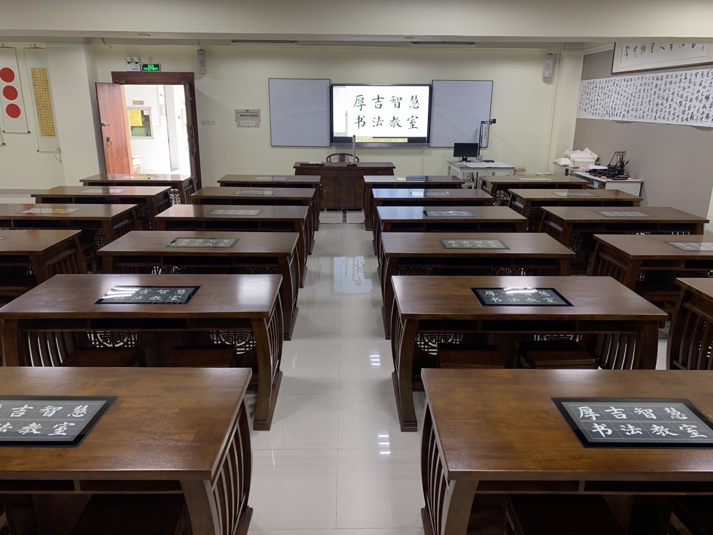 智慧<a href='http://www.lc735.cn/chanpin/57-1.html' target='1' style='font-size:18px; font-weight:bold; color:#000000;'>書法室</a>