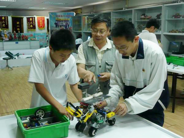 <a href='http://www.lc735.cn/chanpin/60-1.html' target='1' style='font-size:18px; font-weight:bold; color:#000000;'>機(jī)器人功能室</a>