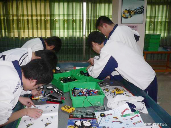 <a href='http://www.lc735.cn/chanpin/60-1.html' target='1' style='font-size:18px; font-weight:bold; color:#000000;'>機(jī)器人功能室</a>2