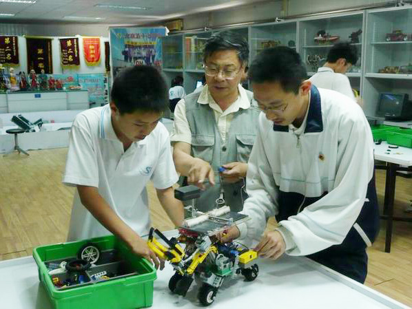 <a href='http://www.lc735.cn/chanpin/60-1.html' target='1' style='font-size:18px; font-weight:bold; color:#000000;'>機器人功能室</a>5